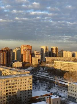 The city is diving into the sunset. 库存照片