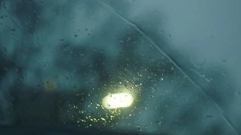 City light beams through windshield and focuses in Vídeos de archivo 251223350