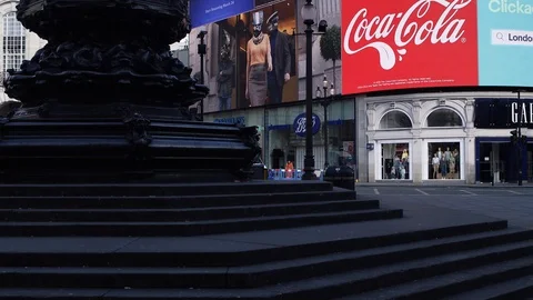 City lockdown - empty Piccadily Circus at COVID-19 Video stock 127099080