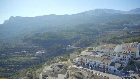 City with a mountain in the background Video stock 147927821
