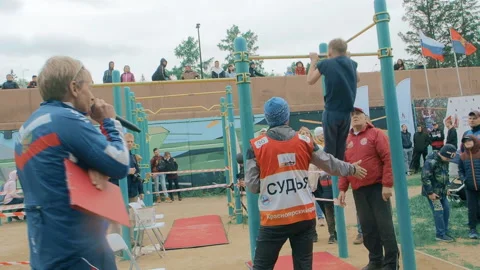 City pull-up competitions on the crossbar, timelapse, public open Stock Footage 109322832