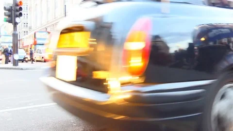 City reflections on car side Vídeos de archivo 80791514