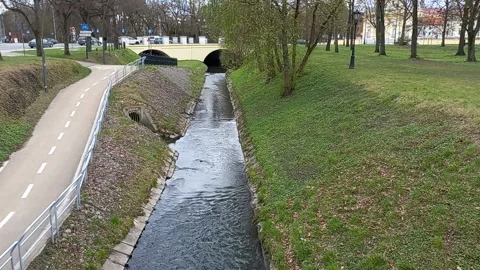 City ​​river flow Stock-Footage 181579806