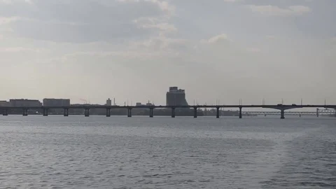 City with river 스톡 동영상 82825938