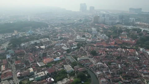 A city with a river running through it. Aerial misty view Melaka 動画素材 325768824