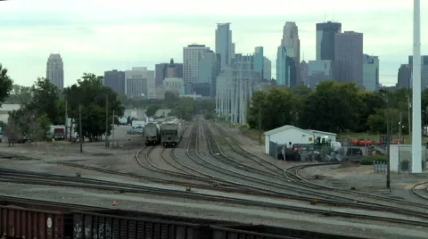 City Skyline with Train in Foreground 库存影片 876002