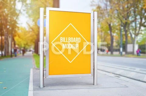 City street billboard mockup, poster, ad, advert design presentation PSD-Vorlage