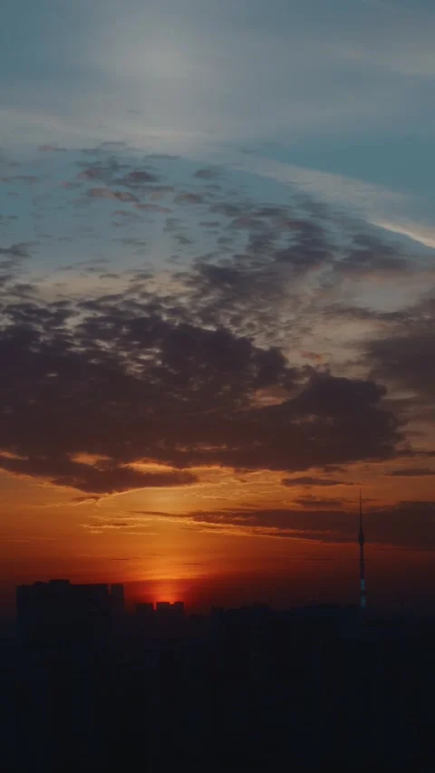 City Sunset With Dramatic Sky 스톡 동영상 320137537