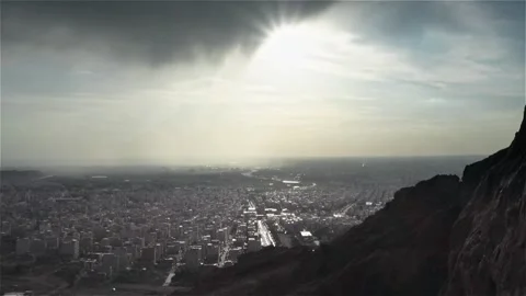 The city of Tehran viewed from the mountains Vídeo Stock 336008291