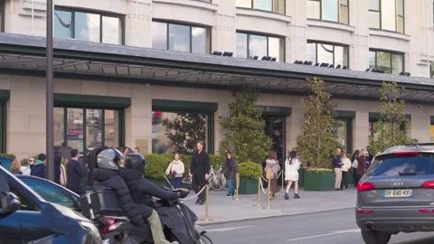 City Traffic Passing In Front Of La Samaritaine Department Store Paris Stock Footage 339687674