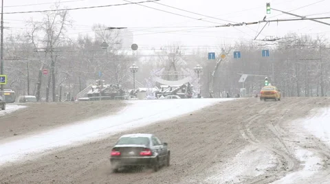 City traffic in snowing Stock-Footage 47014919