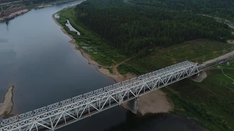 The city of Ust-Kut. Bridge over the Lena river. Railway bridge over the river. Vídeos de archivo 101221301