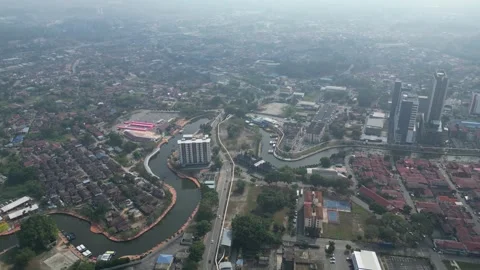 A city view with a river running through it. Aerial misty view Melaka 스톡 동영상 325831259