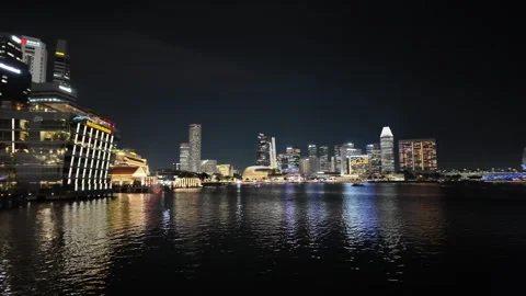 A city with water in the background 스톡 동영상 317308221
