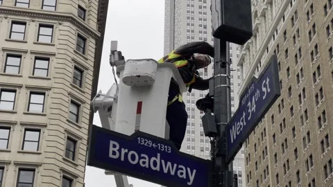 City worker installing street security camera in New York City Video stock 335180742