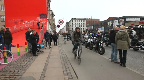 Citybikes coming towards the camera Video stock 36701337