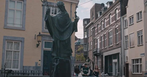 Cityscape 8K: Bronze Statue and Street Life Stock-Footage 343770785