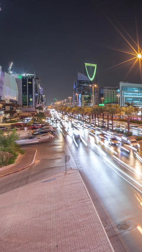 Cityscape aerial night timelapse of Riyadh, Saudi Arabia, King Fahd Road and Vídeo Stock 313660108