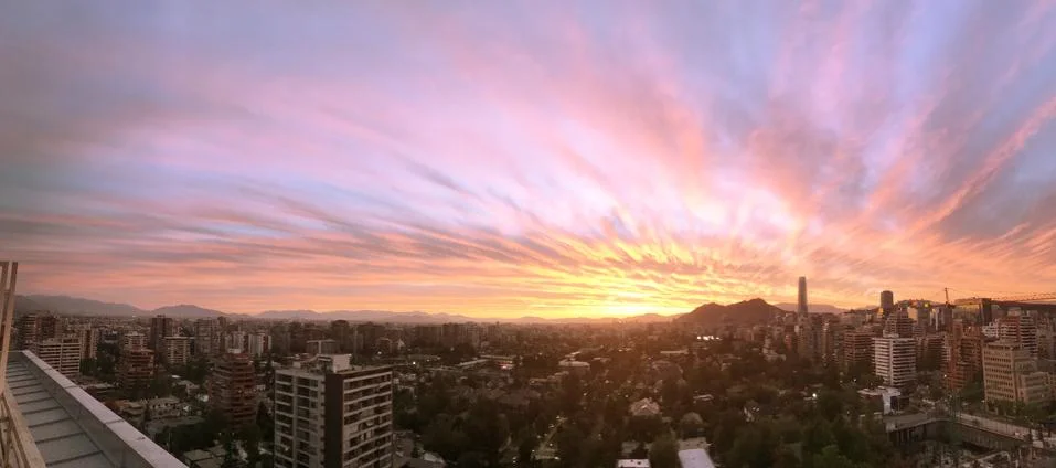 Cityscape and sunset clouds Stock-Fotos