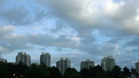 CITYSCAPE CloudsOverBuildings 動画素材 7733007