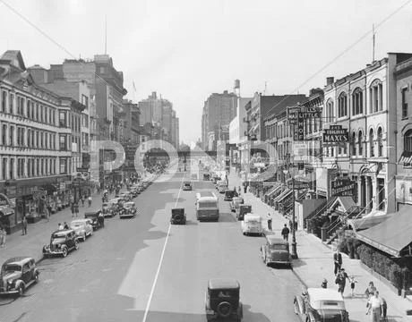 Cityscape of E. 86th Street in 1930s New York Stock Photos