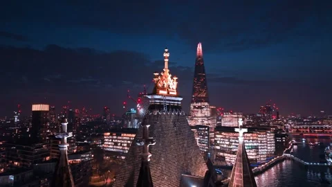 Cityscape evening view, Tower bridge support structure, aerial parallax 스톡 동영상 309084350