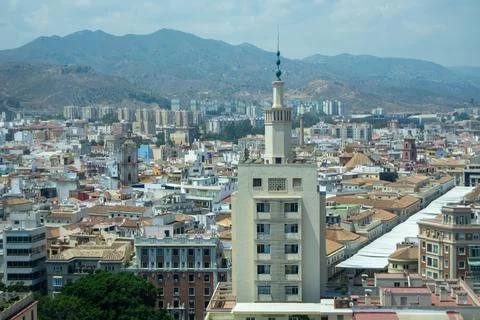 Cityscape with Mountainous Backdrop Foto stock
