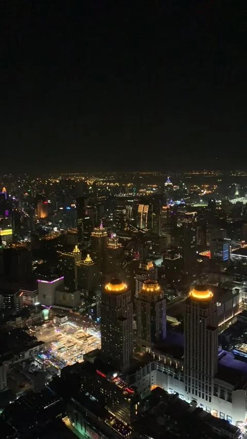 Cityscape by night in Bangkok Stockbeeldmateriaal 344744631