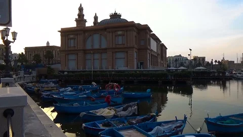 Cityscape of old town and seafront from marina after sunset. Vidéo 82390791