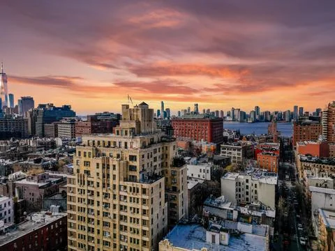 Cityscape at sunset, showcasing a blend of architectural styles and a vibra.. 写真素材