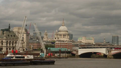 Cityscape of Thames river and St Paul's Cathedral. London, England. Stock Footage 202209290
