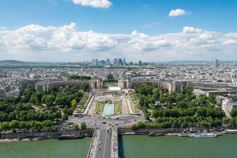 Cityscape view from the Eiffel Tower over the Seine and the Jardin de Trocadero Fotos Stock