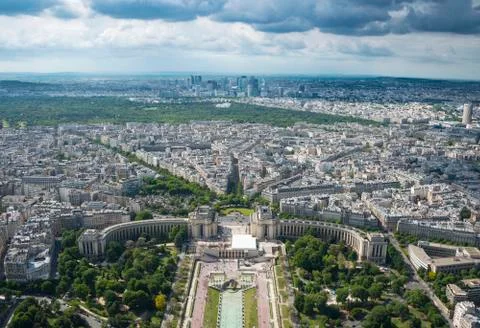 Cityscape view from the Eiffel Tower over the Seine and the Jardin de Trocadero Fotos Stock