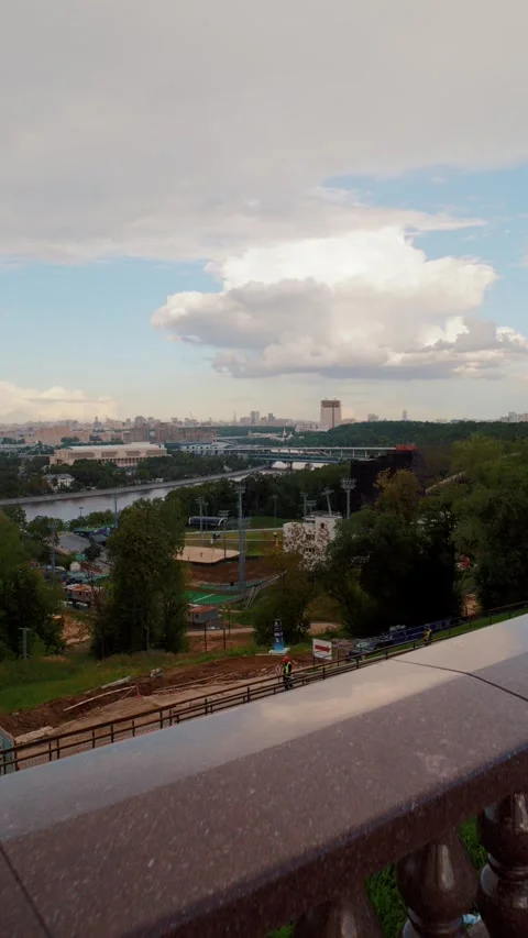 Cityscape view from stone balcony with cloudy sky Vídeos de archivo 318090106