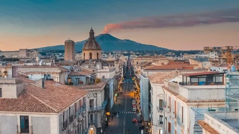 Cityscape with the volcano Etna Stockbeeldmateriaal 104518472