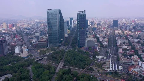 Ciudad de Mexico Edificios Paseo de la Reforma día vuelo 2 Stock Footage 106175424