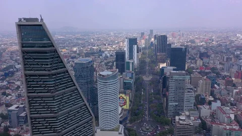 Ciudad de Mexico Edificios Paseo de la Reforma día vuelo 4 Stock Footage 106175524