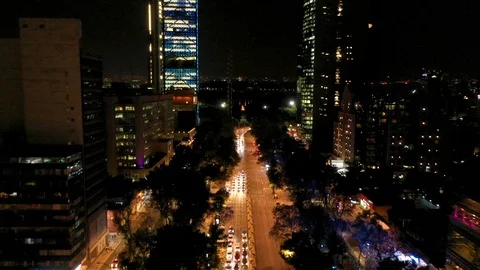 Ciudad de Mexico Paseo de la Reforma vuelo de noche 3 Stock Footage 106177102