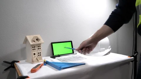 Civil engineer architech writing reading blueprints and looking at scale model Vidéo 258423326