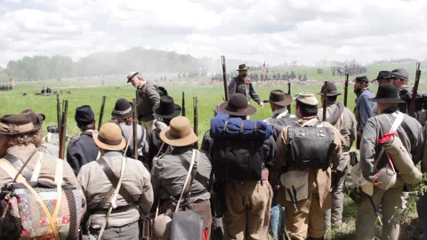 Civil War - Handheld Camera of Confederate Soldiers in formation &amp; marching 스톡 동영상 148378255
