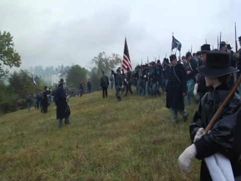 Civil War Soldiers marching to battle Stock Footage 39972853