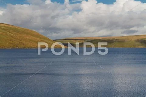 The Claerwen Reservoir, on edge of Mid-Wales wilderness. Stock Photos
