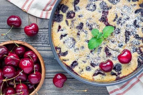 Clafoutis with cherry in baking dish, horizontal, top view Foto stock