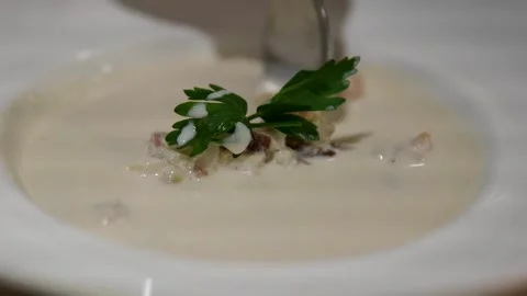 Clam chowder soup served table side from spouted container dramatic presentation Stock Footage 318582487