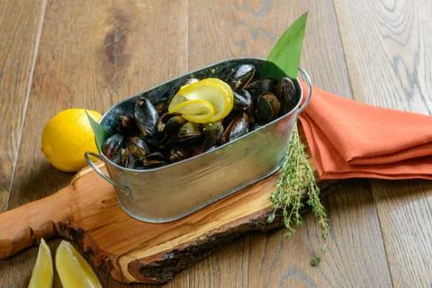 Clams with lemon Stock Photos