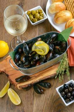 Clams with lemon Stock Photos