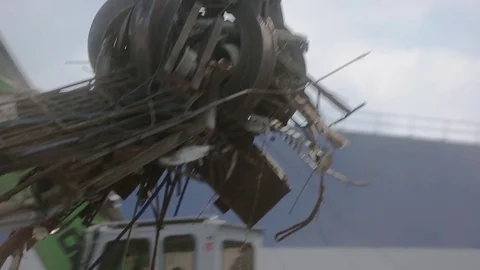 Clamshells sorting the scrap metal, close-up Stock Footage 71590830
