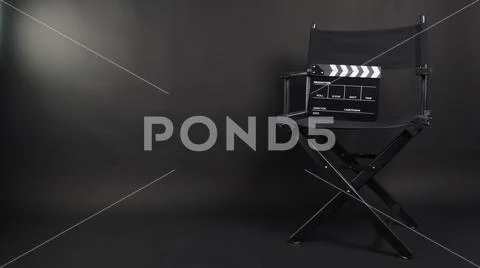 Clapper board or movie slate with director chair use in video production or m Stock-Fotos