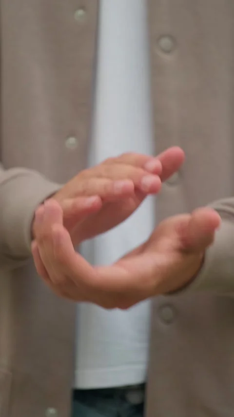 Clapping hands.  Applause in slow motion. Hands clapping to show appreciati.. Vídeo Stock 339556806