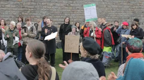 Clapping placard holders Video stock 8966067